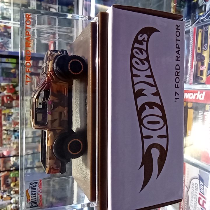 HOT WHEELS 17 FORD  RAPTOR F 150