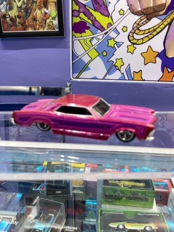 HOT WHEELS 64 RIVIERA ROSA