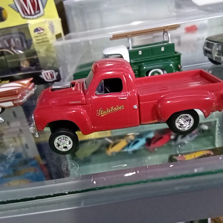 CASTLINE CAMIONETA ROJA