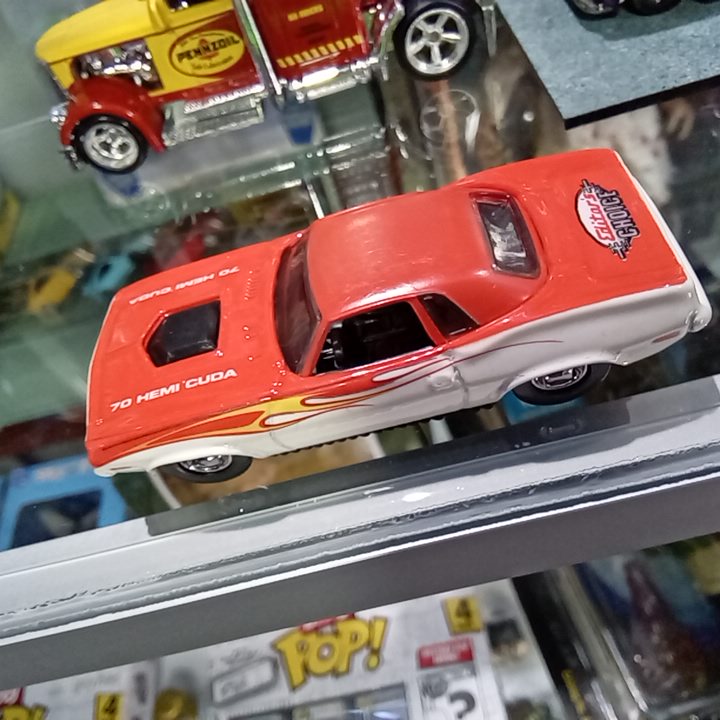 HOTWHEELS 70 BARRACUDA ROJO CON BLANCO