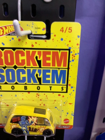 HOTWHEELS PREMIUM ROCKEM SOCKEM CAMIONETA AMARILLO