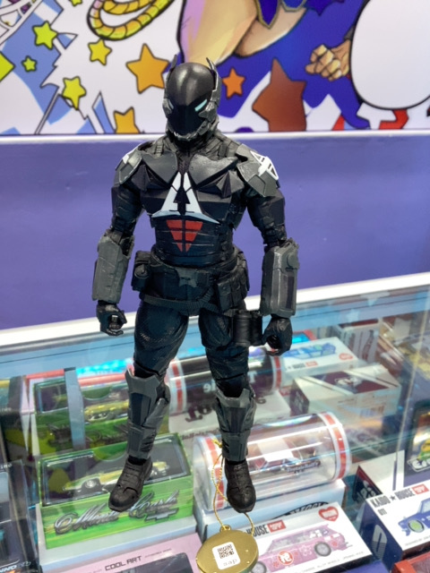 DC ARKHAM KNIGHT SUELTO