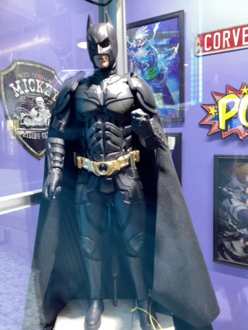 DC BATMAN HOT TOYS DESGASTE EN CAJA COMPLETO