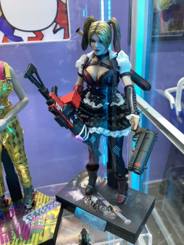 DC ARKHAM KNIGHT HARLEY QUINN HOT TOY