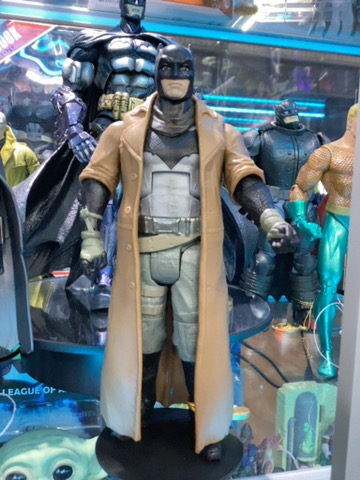 DC FIGURA BATMAN SUELTA