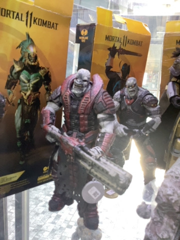 NECA GEARS OF WAR THERON GUARD SUELTO