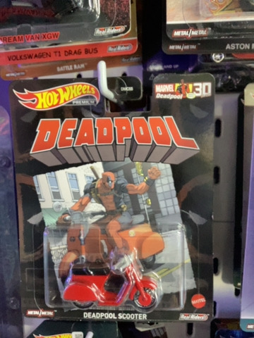 HOTWHEELS PREMIUM DEADPOOL SCOOTER