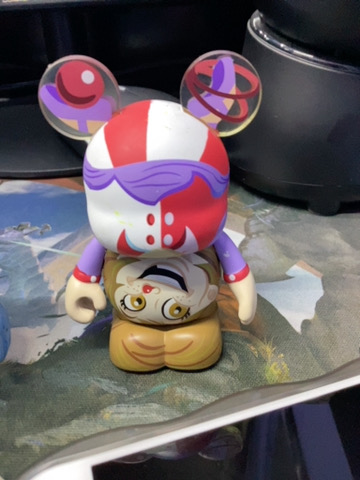 VINYLMATION UNDER THE BIG TOP ACROBAT POR GERALD MENDEZ