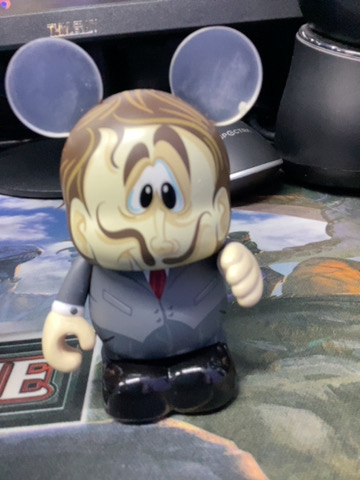 VINYLMATION TALL MAN POR GERALD MENDEZ