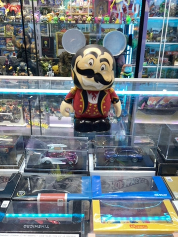 VINYLMATION RING MASTER POR GERALD MENDES FALTA SOMBRERO