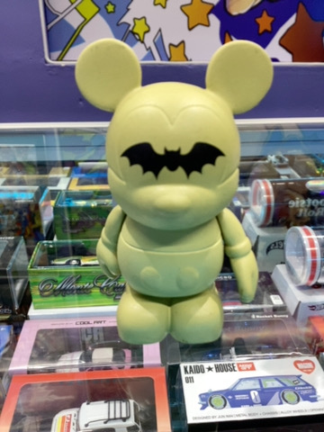 VINYLMATION GLOW BAT POR DAN HOWARD