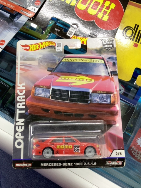 HOTWHEELS PREMIUM MERCEDES BENZ 190E 2.5 OPEN TRACK