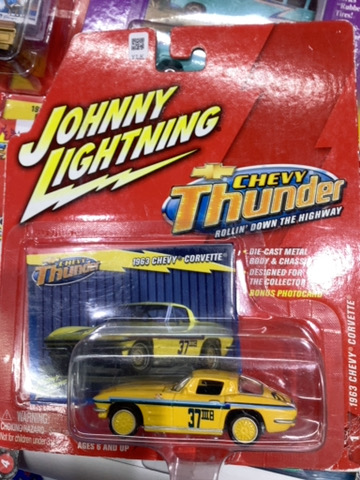 JOHNNY LIGHTNING 1963 CHEVY CORVETTE