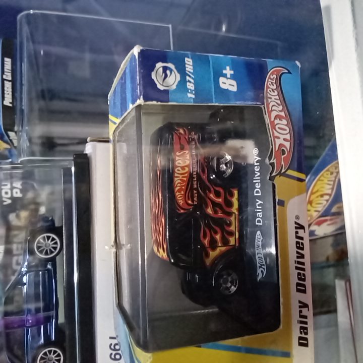 HOTWHEELS DAIRY DELIVERY