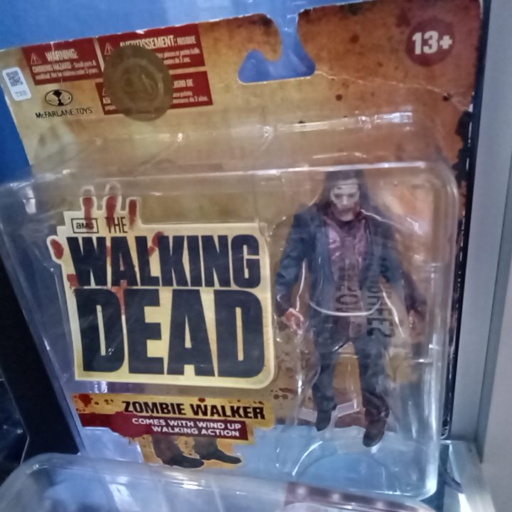 THE WALKING DEAD ZOMBIE WALKER