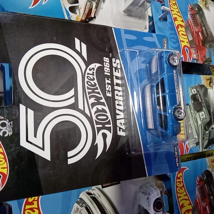 HOT WHEELS 50 ANIVERSARIO EST 1968 FAVORITES 71 DAISUN BLUEBIRD 510 WAGON