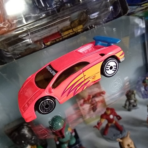 HOTWHEELS ROSA CON AMARILLO Y AZUL