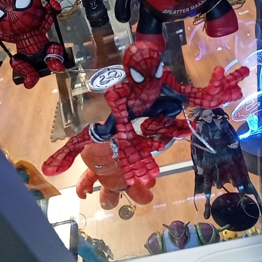 SPIDER MAN HASBRO ESTATUA