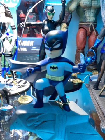 DC FIGURA DC BATMAN SOBRE GARGOLA