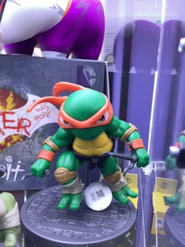 TORTUGAS NINJA MIGUEL ANGEL FIGURA CON BASE