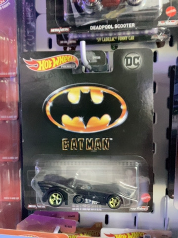 HOTWHEELS PREMIUM BATMAN BATMOBILE