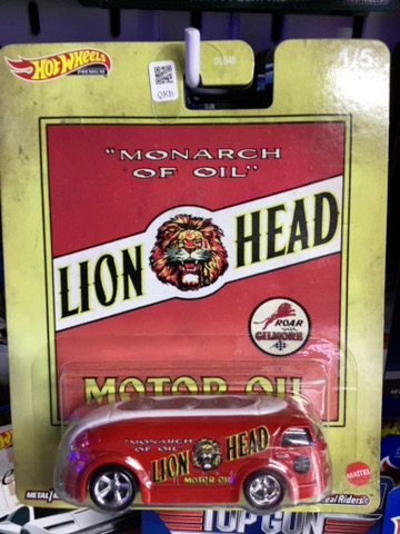 HOTWHEELS PREMIUM LION HEAD 1937 HAULIN GAS