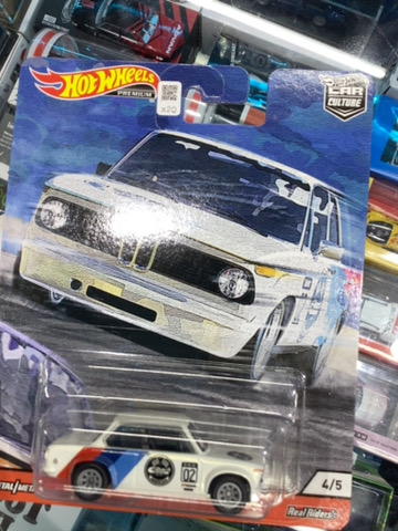 HOTWHEELS PREMIUM CAR CULTURE BMW 2002