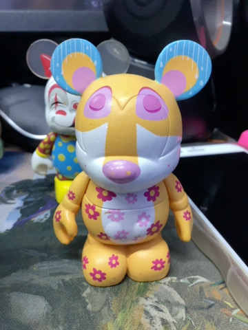 VINYLMATION ITS SMALL WORLD LEOPARD POR MONTY MALDOVAN