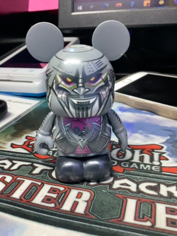 VINYLMATION ZHENG YU BOT DE MULAN POR QUINCY SUTTON