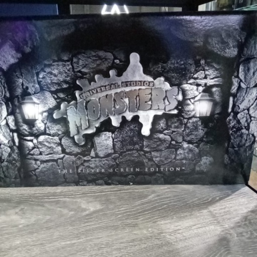 UNIVERSAL STUDIOS MONSTERS THE SILVER SCREEN EDITION