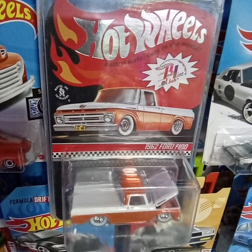 HOT WHEELS HOTTEST METAL CARS IN THE WORLD 1962 FORD FIDO RED LINE CLUB